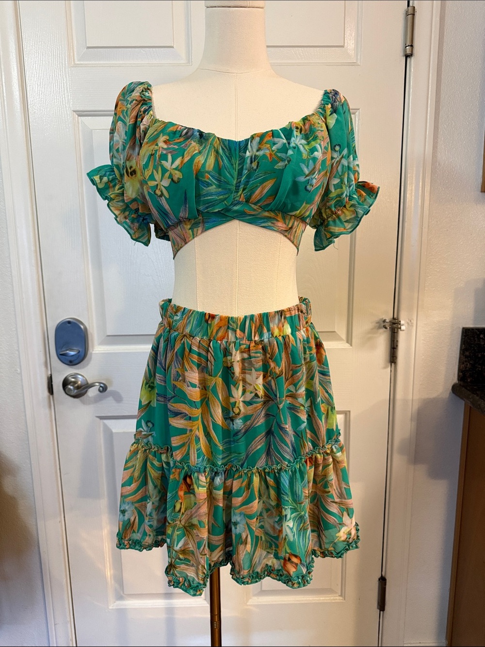 Lilyful - Green Tropical Print Top and Matching Ruffled Tiered Skirt Set - Women
